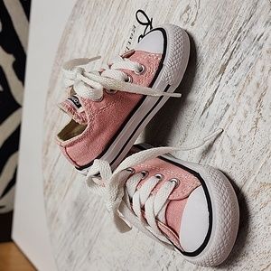 Toddler converses